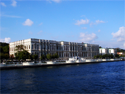 보스포러스 해협에서 바라본 돌마바흐체궁전