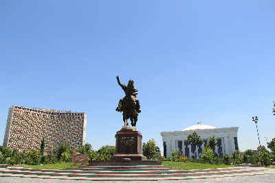 아무르 티무르 광장