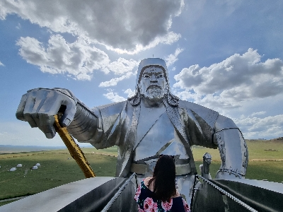 칭기즈칸 청동기마상